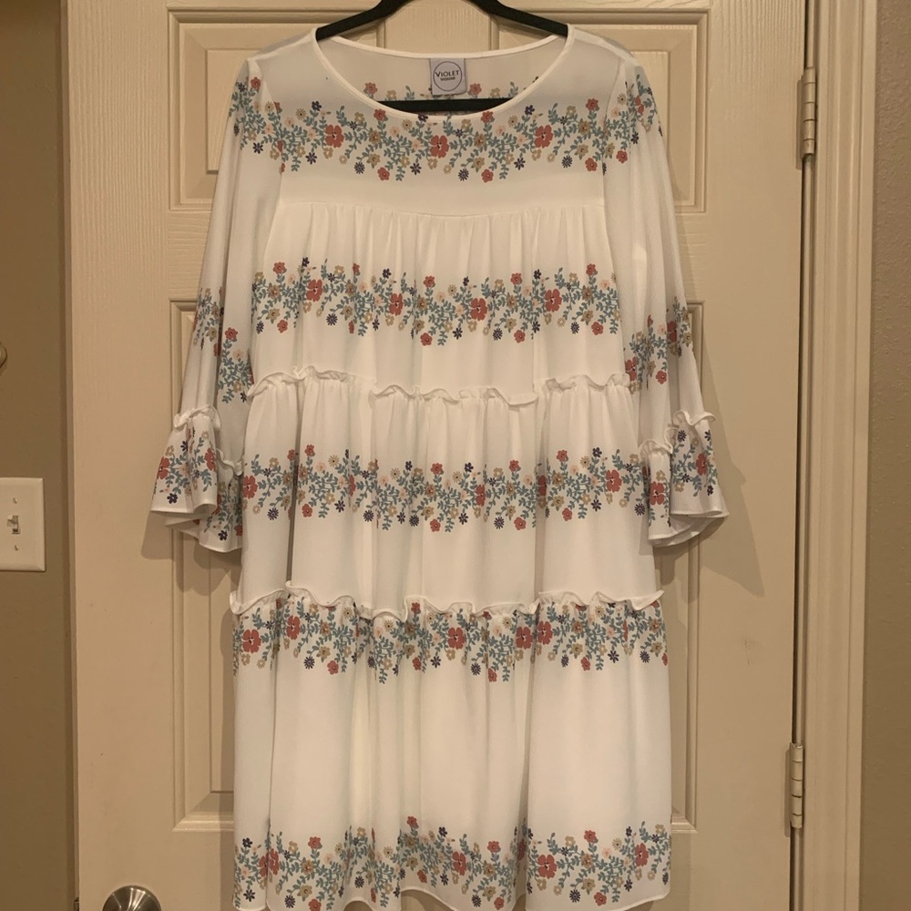 Chic White Floral Bell Sleeve Dress